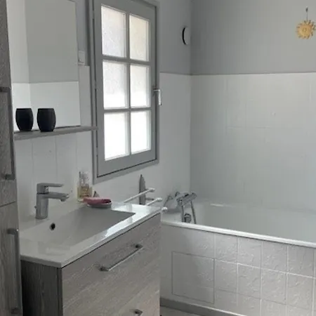 Maison Confortable Pour 8 Pers. A Barbatre, Pres De La - Fr-1-823-97 *