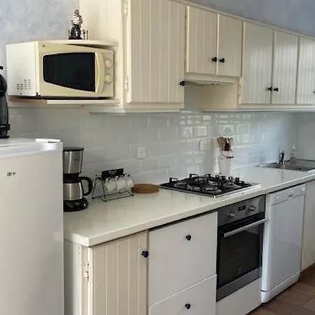 Maison Confortable Pour 8 Pers. A Barbatre, Pres De La - Fr-1-823-97